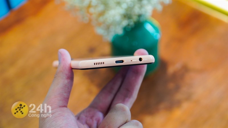 Trên tay Galaxy A13: Thiết kế trẻ trung, giá 4.69 triệu, pin lớn Trên tay Galaxy A13: Thiết kế trẻ trung, giá 4.69 triệu, pin lớn