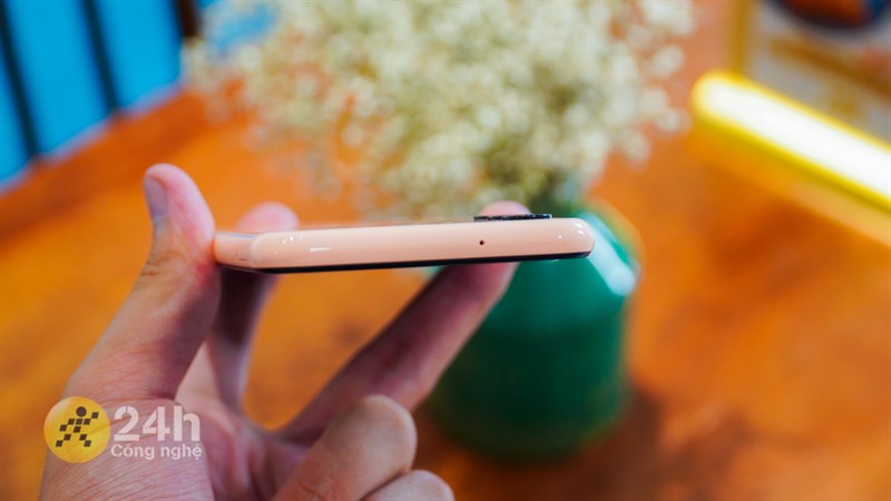 Trên tay Galaxy A13: Thiết kế trẻ trung, giá 4.69 triệu, pin lớn Trên tay Galaxy A13: Thiết kế trẻ trung, giá 4.69 triệu, pin lớn