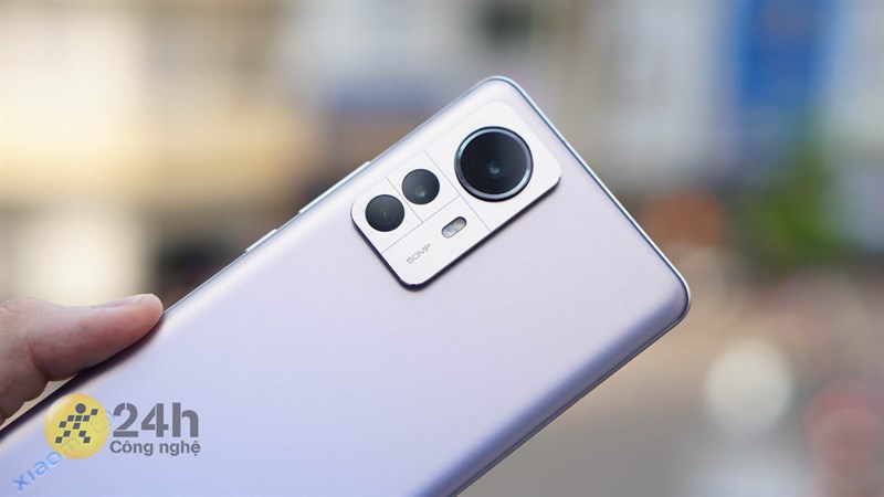 Camera Xiaomi 12 Pro có thông số thực sự rất ấn tượng với 3 cảm biến đều có độ phân giải 50 MP.