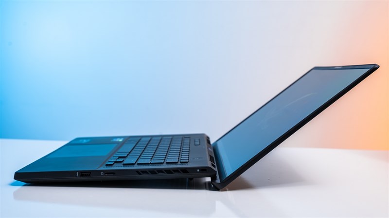ASUS ROG Zephyrus M16 2022 trở nên phá cách hơn trong thiết kế nhờ bản lề ErgoLift ASUS ROG Zephyrus M16 2022 trở nên phá cách hơn trong thiết kế nhờ bản lề ErgoLift