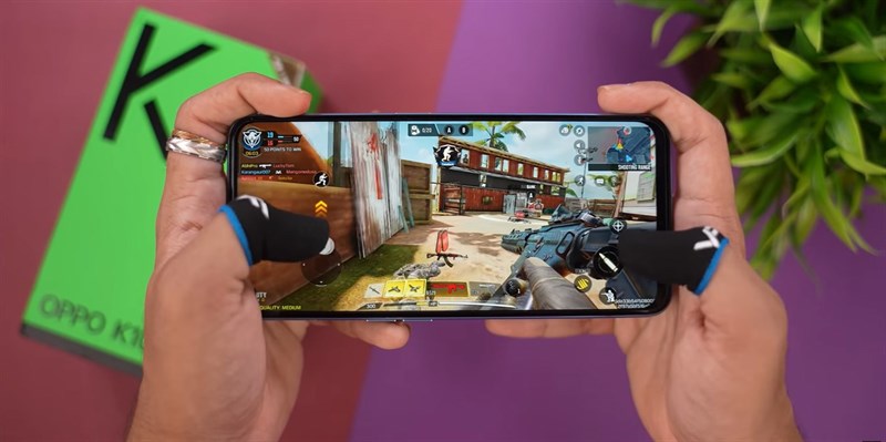 Hay một tựa game nặng như Call of Duty Mobile thì OPPO K10 hoàn toàn có thể cân được. Nguồn: Tech Unboxing. Hay một tựa game nặng như Call of Duty Mobile thì OPPO K10 hoàn toàn có thể cân được. Nguồn: Tech Unboxing.