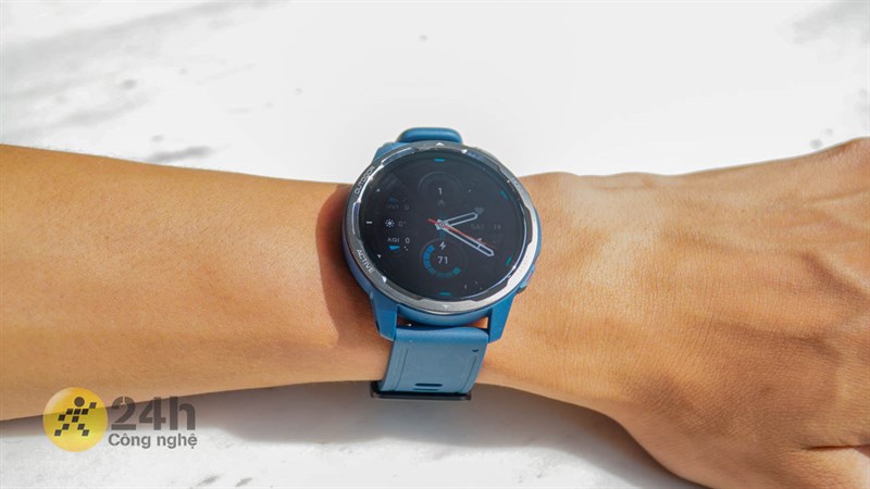 Lật cổ tay xem giờ trên Xiaomi Watch S1 Active cực kỳ nhạy