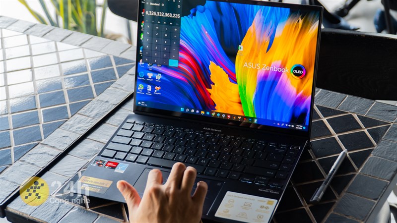 NumberPad trên ASUS ZenBook 14X OLED rất hữu ích và tiện dụng. NumberPad trên ASUS ZenBook 14X OLED rất hữu ích và tiện dụng.