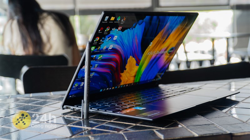 ASUS ZenBook 14X OLED có ngoại hình nhỏ gọn với khối lượng 1.4 kg và độ dày 15.9 mm. ASUS ZenBook 14X OLED có ngoại hình nhỏ gọn với khối lượng 1.4 kg và độ dày 15.9 mm.