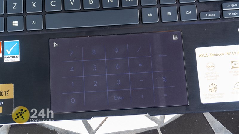Touchpad của ASUS ZenBook 14X OLED có kích thước rất lớn. Touchpad của ASUS ZenBook 14X OLED có kích thước rất lớn.