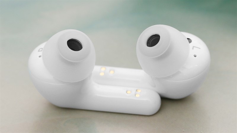 Vòng đệm silicone không chỉ giúp cảm giác đeo êm ái hơn mà còn tăng khả năng cách âm. Vòng đệm silicone không chỉ giúp cảm giác đeo êm ái hơn mà còn tăng khả năng cách âm.