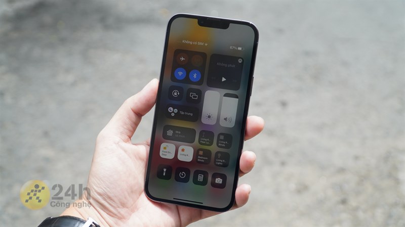 Độ sáng của màn hình iPhone 13 Pro Max thực sự khiến mình rất ấn tượng. Độ sáng của màn hình iPhone 13 Pro Max thực sự khiến mình rất ấn tượng.