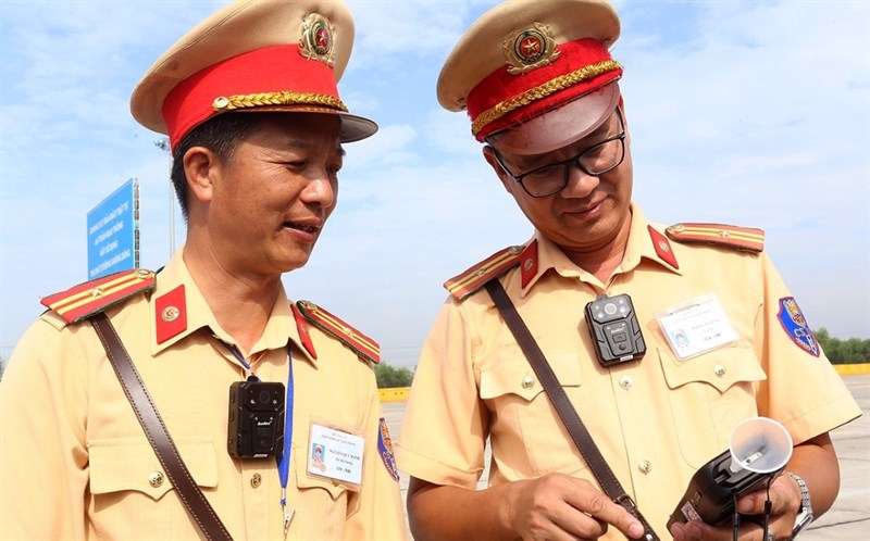 Theo dòng sự kiện phạt nguội, người dân phải thật cảnh giác trước chiêu trò lừa đảo mới, giả danh CSGT để gọi điện ‘vòi tiền’ Theo dòng sự kiện phạt nguội, người dân phải thật cảnh giác trước chiêu trò lừa đảo mới, giả danh CSGT để gọi điện ‘vòi tiền’