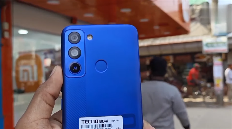 Tecno POP 5 LTE sở hữu cụm 3 camera sau trong đó có 1 camera AI giúp hỗ trợ chụp ảnh. Nguồn: Андрей Вредный.