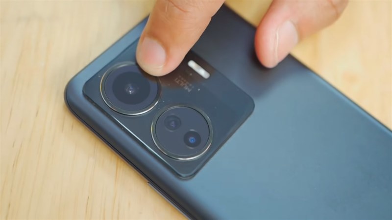 Cận cảnh cấu trúc ba camera sau của iQOO Z6 Pro 5G Cận cảnh cấu trúc ba camera sau của iQOO Z6 Pro 5G