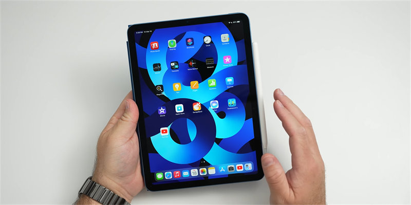 iPad Air 5 2022 sở hữu một hiệu năng mạnh mẽ giúp bạn có những trải nghiệm mượt mà nhất. Nguồn: zollotech. iPad Air 5 2022 sở hữu một hiệu năng mạnh mẽ giúp bạn có những trải nghiệm mượt mà nhất. Nguồn: zollotech.