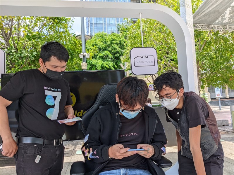 Khách hàng trải nghiệm Reno7 Pro 5G Khách hàng trải nghiệm Reno7 Pro 5G