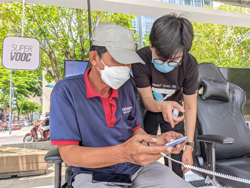 Khách hàng trải nghiệm Khách hàng trải nghiệm