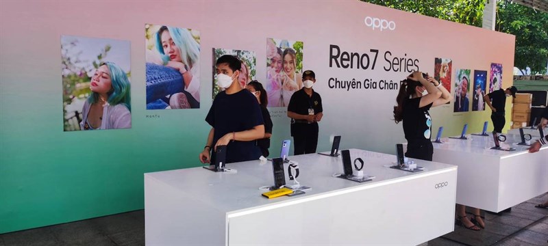 Trải nghiệm sản phẩm Reno7 Series Trải nghiệm sản phẩm Reno7 Series
