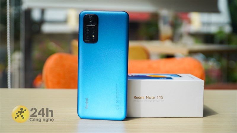 Redmi Note 11S sở hữu kiểu thiết kế mạnh mẽ và nam tính