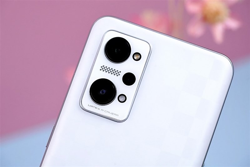 Trên tay Realme Q5 Pro: Giá 6.8 triệu, Snapdragon 870, sạc nhanh 80 W