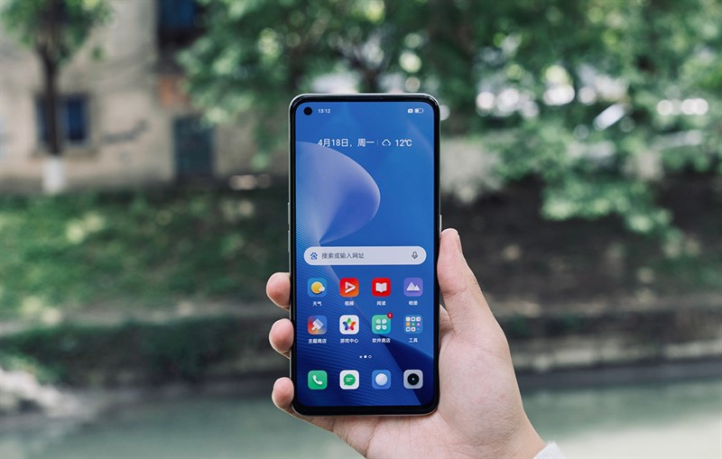 Trên tay Realme Q5 Pro: Giá 6.8 triệu, Snapdragon 870, sạc nhanh 80 W