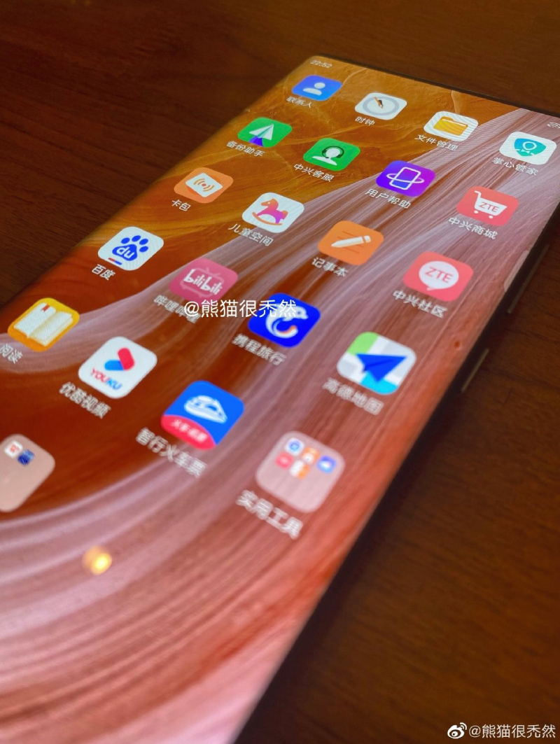 ZTE ra mắt flagship với bốn cạnh cong cực sexy và màn hình vô khuyết ZTE ra mắt flagship với bốn cạnh cong cực sexy và màn hình vô khuyết