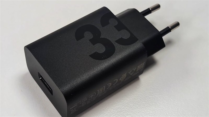 Củ sạc TurboPower được tặng kèm Motorola Edge 30 có công suất lên đến 33 W Củ sạc TurboPower được tặng kèm Motorola Edge 30 có công suất lên đến 33 W