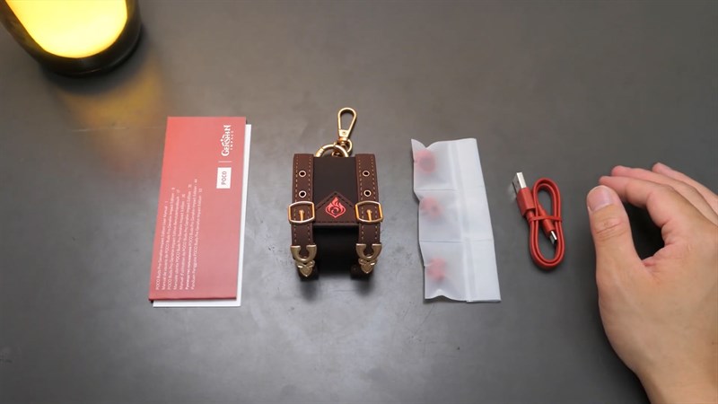 Các phụ kiện đi kèm của POCO Buds Pro Genshin Impact Edition Các phụ kiện đi kèm của POCO Buds Pro Genshin Impact Edition
