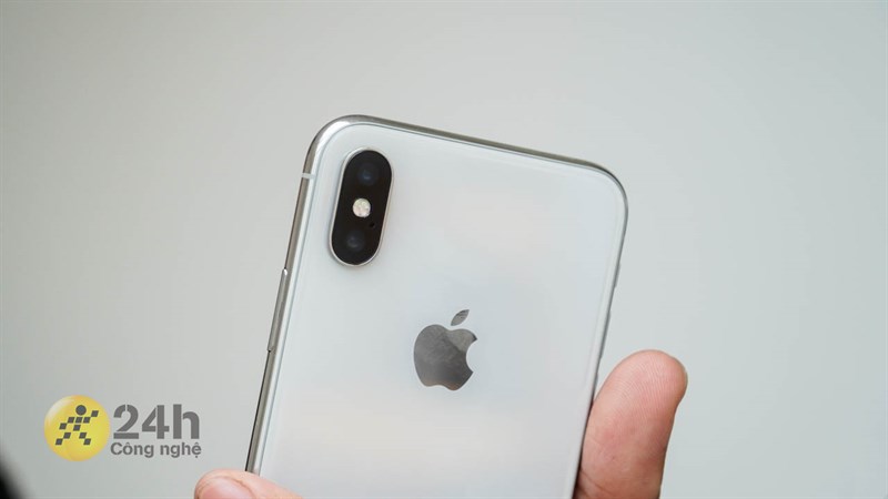 iPhone X được trang bị cụm camera kép với độ phân giải của mỗi cảm biến là 12 MP