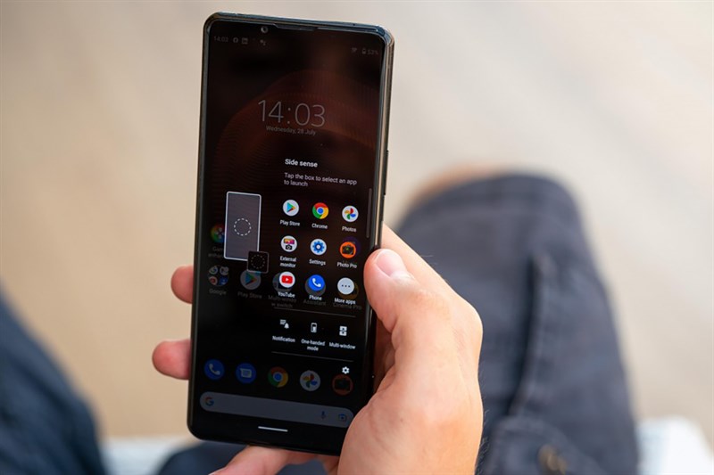 Xperia 5 V có màn hình rộng giúp bạn thoải mái xem phim Xperia 5 V có màn hình rộng giúp bạn thoải mái xem phim