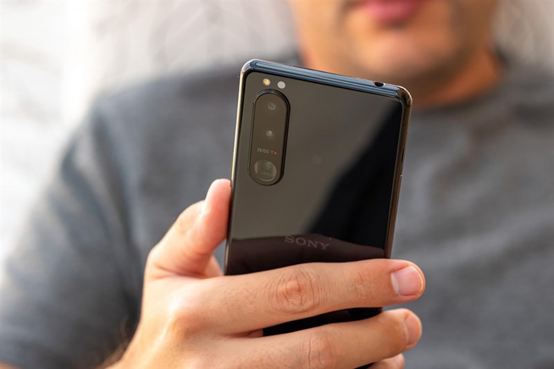 Cụm camera Xperia 5 V có độ phân giải hơi 'rén' 12 MB. Cụm camera Xperia 5 V có độ phân giải hơi 'rén' 12 MB.