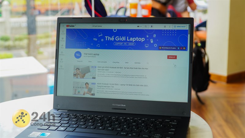 ASUS ExpertBook P2451F được trang bị màn hình 14 inch độ phân giải HD+ (1.366 x 768 pixel). ASUS ExpertBook P2451F được trang bị màn hình 14 inch độ phân giải HD+ (1.366 x 768 pixel).