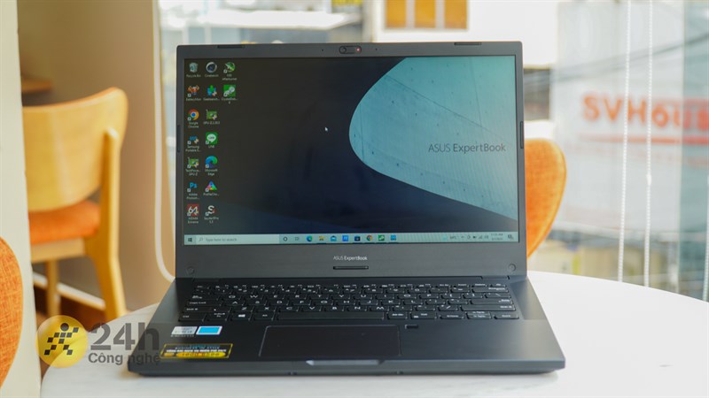 ASUS ExpertBook P2451Fcó màn hình kích thước 14 inch với hai viền trái phải được tối ưu mỏng. ASUS ExpertBook P2451Fcó màn hình kích thước 14 inch với hai viền trái phải được tối ưu mỏng.
