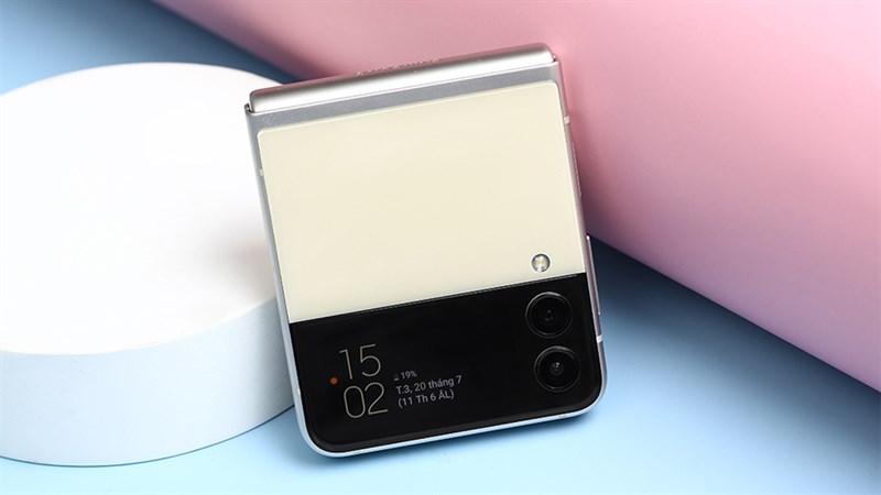 Samsung Galaxy Z series giảm kịch sàn lên đến 9 triệu đồng, trả góp 0% Samsung Galaxy Z series giảm kịch sàn lên đến 9 triệu đồng, trả góp 0%