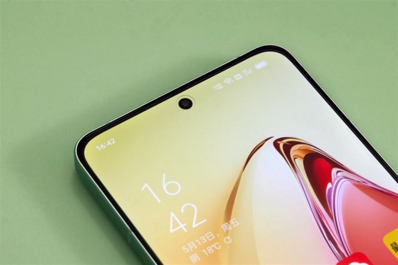 OPPO Reno8 Pro+ sở hữu màn hình đục lỗ