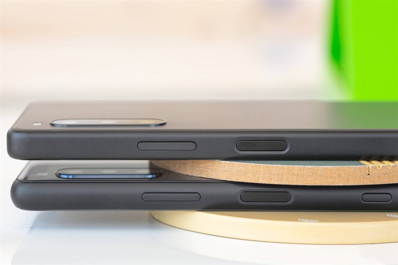 Phần viền của Xperia 10 IV được làm vuông vức hơn Phần viền của Xperia 10 IV được làm vuông vức hơn