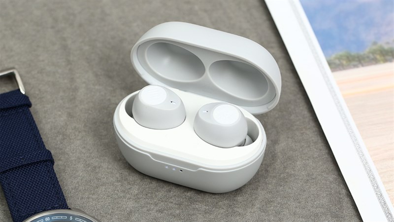 Vỏ kén của JBL T115TWS chỉ mất 2 tiếng đồng hồ để sạc đầy. Vỏ kén của JBL T115TWS chỉ mất 2 tiếng đồng hồ để sạc đầy.