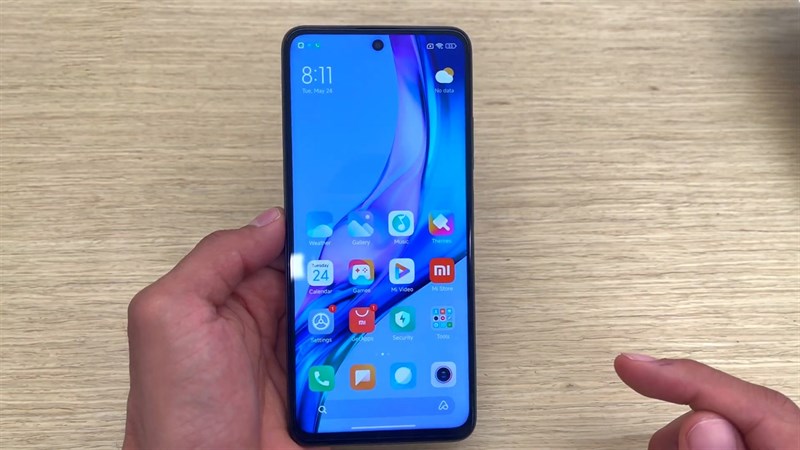 Redmi Note 11T Pro có màn hình dạng đục lỗ kích thước 6.6 inch, viền màn hình được làm khá mỏng