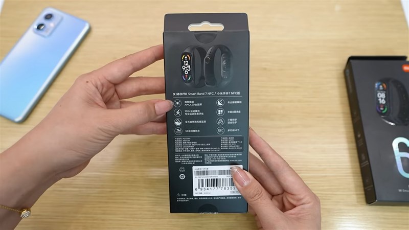 Mặt sau của hộp đựng Xiaomi Band 7 Mặt sau của hộp đựng Xiaomi Band 7