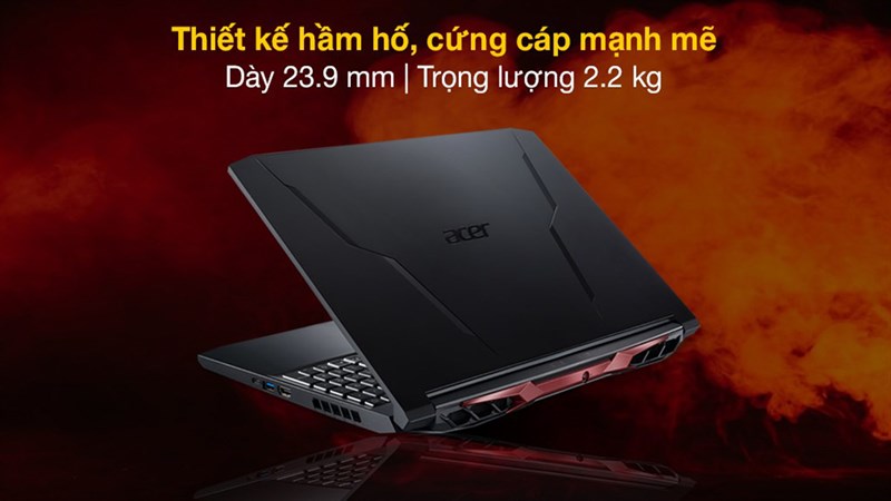 Acer Nitro 5 Gaming có thiết kế hầm hố cùng cân nặng khoảng 2.2 kg