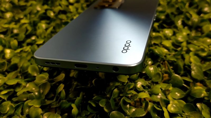 Cạnh dưới của OPPO A77 5G