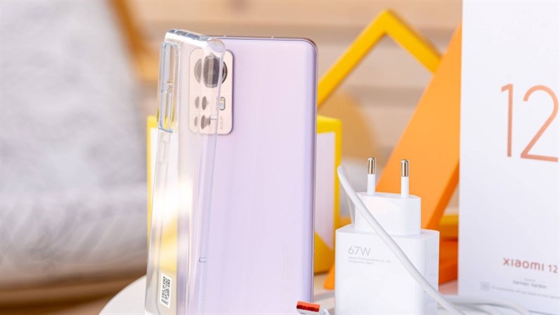 Xiaomi 12S được trang bị sạc nhanh với công suất 65 W