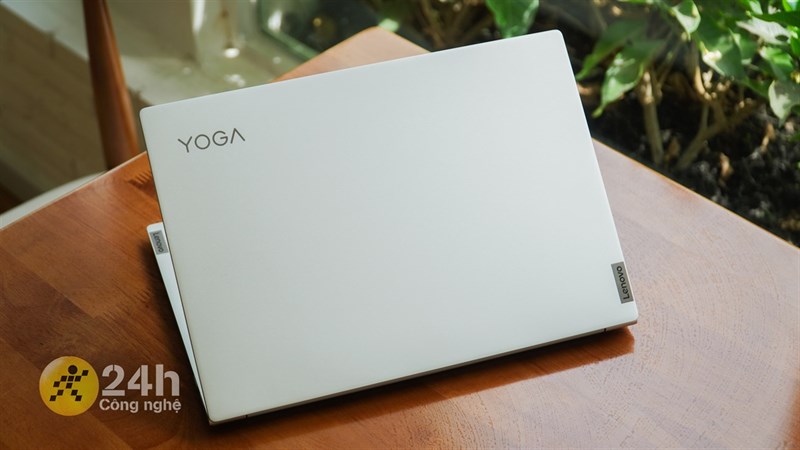 Lenovo Yoga Slim 7 Pro 14IHU5 sở hữu cấu hình tốt trong phân khúc.