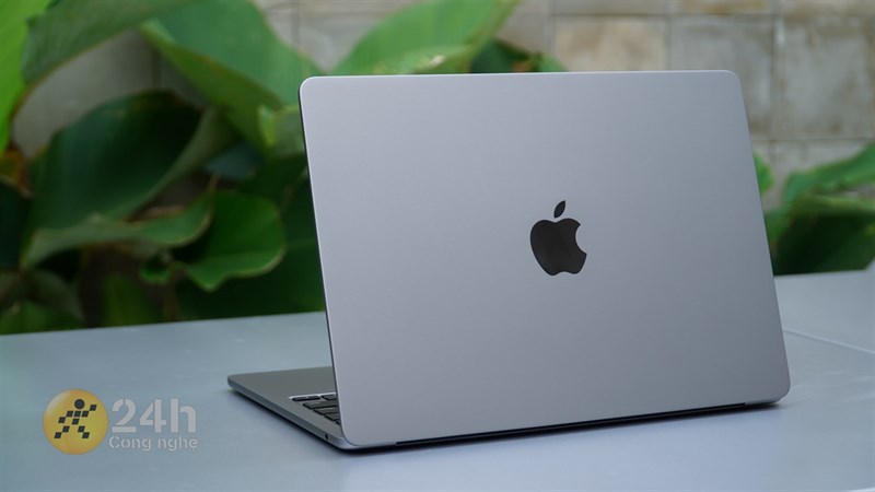 MacBook Air M2 2022 sẽ là sự lựa chọn hợp lý cho những nhà sáng tạo media những người dùng cơ bản yêu thích sự tiện lợi.