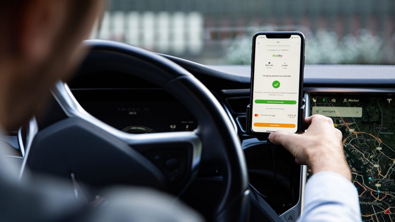 Xe điện thường có ứng dụng đi kèm để giúp việc sử dụng trở nên thuận tiện hơn. Nguồn: GreenFlux. Xe điện thường có ứng dụng đi kèm để giúp việc sử dụng trở nên thuận tiện hơn. Nguồn: GreenFlux.