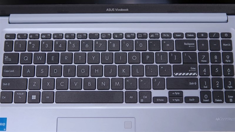 ASUS Vivobook 15 X1502ZA được trang bị bàn phím với layout đầy đủ