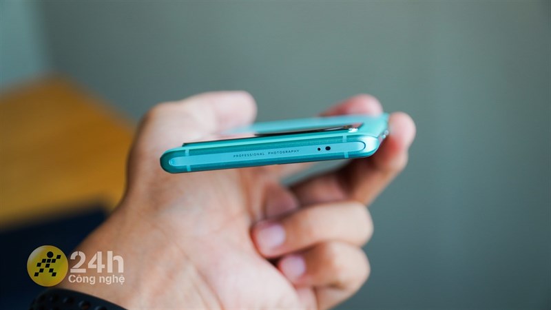 Cạnh trên của Vivo X80 Cạnh trên của Vivo X80