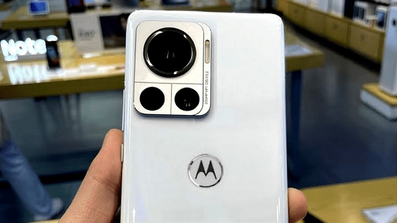 Flagship Motorola sẽ ra mắt vào tháng tới với SD8+ Gen 1, camera 200MP Flagship Motorola sẽ ra mắt vào tháng tới với SD8+ Gen 1, camera 200MP