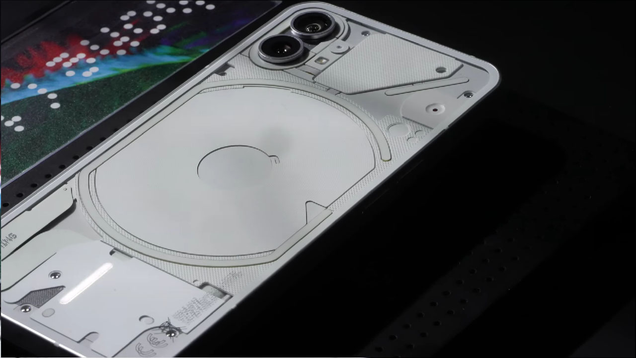 Mặt lưng độc đáo của Nothing Phone (1) Mặt lưng độc đáo của Nothing Phone (1)