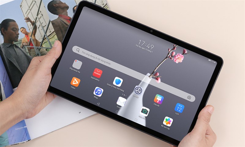 Viên pin lớn sẽ giúp cho trải nghiệm giải trí của bạn được liền mạch và lâu dài. Viên pin lớn sẽ giúp cho trải nghiệm giải trí của bạn được liền mạch và lâu dài.