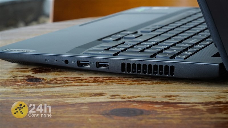 Cạnh phải của Lenovo IdeaPad Gaming 3 15IHU6.