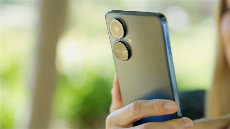 Tecno Camon 19 Pro 5G có mặt lưng được thiết kế phẳng Tecno Camon 19 Pro 5G có mặt lưng được thiết kế phẳng