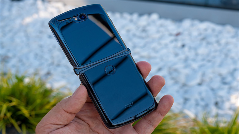 Motorola Razr 3 có thiết kế kiểu gập giống các điện thoại thời xưa Motorola Razr 3 có thiết kế kiểu gập giống các điện thoại thời xưa