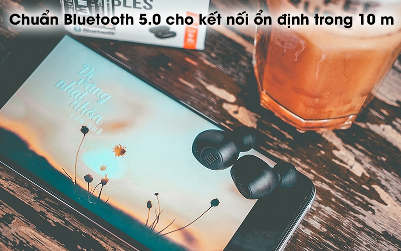 Phạm vi kết nối xa giúp sử dụng chiếc tai nghe dễ dàng và tiện lợi.